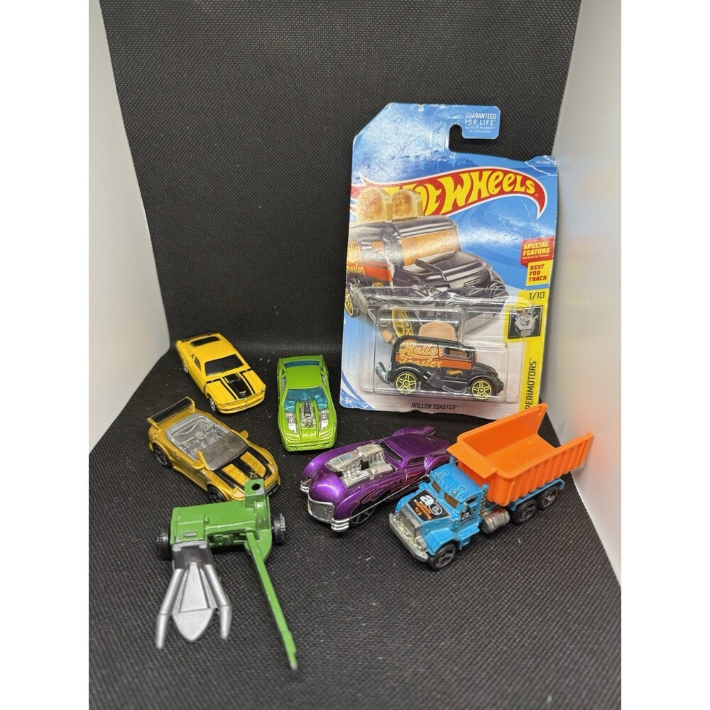 Mixed Lot Of 9 Die Cast Vehicles Hot Wheels Roller Toaster Sealed + 8 Loose Cars